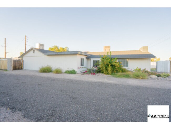 Building Photo - Charming Phoenix 1/1 Apartment with Modern Upgrades &amp; Prime Location!