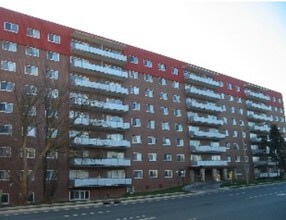 Building Photo - 285 Erb St