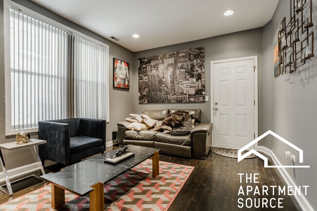 Foto del edificio - 2107 N Western Ave