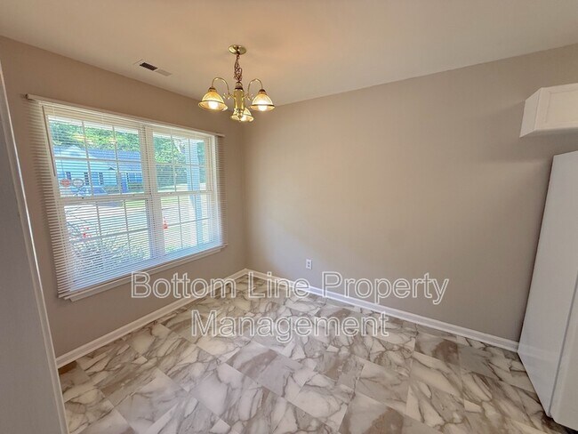 Foto del edificio - 5512 Windy Valley Dr