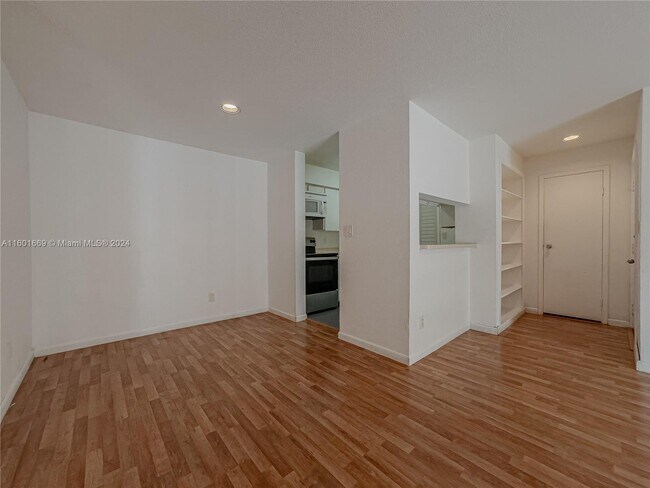 Building Photo - 733 Riverside Drive Apt #1221, Coral Sprin...