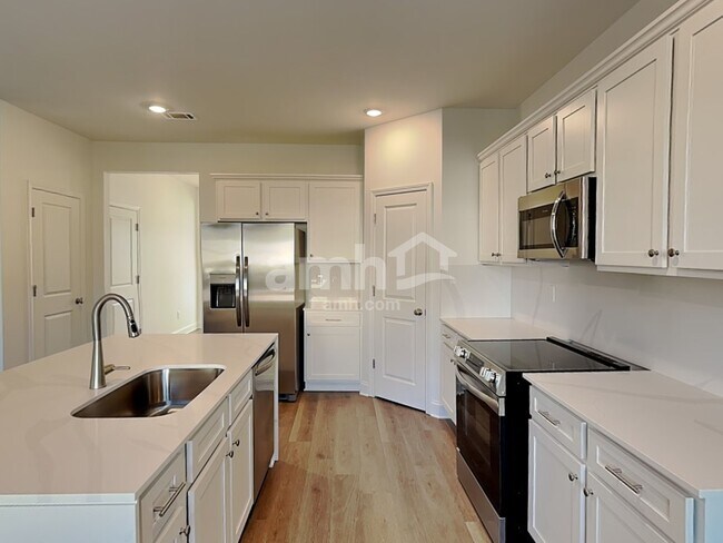 Building Photo - 56 Pointe Dr