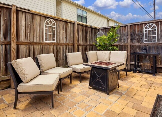 Foto del edificio - 548 Westcross St