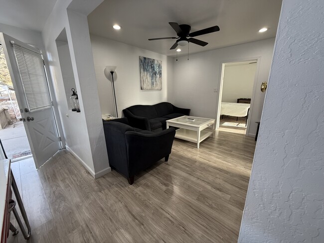 Foto del edificio - 478 E Sycamore St