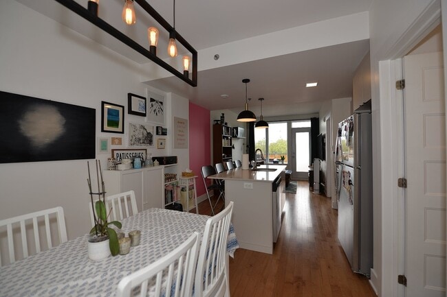 Building Photo - 4312 Av. Papineau