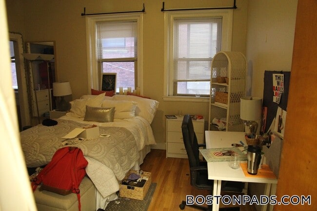 Foto del edificio - 879 Beacon St