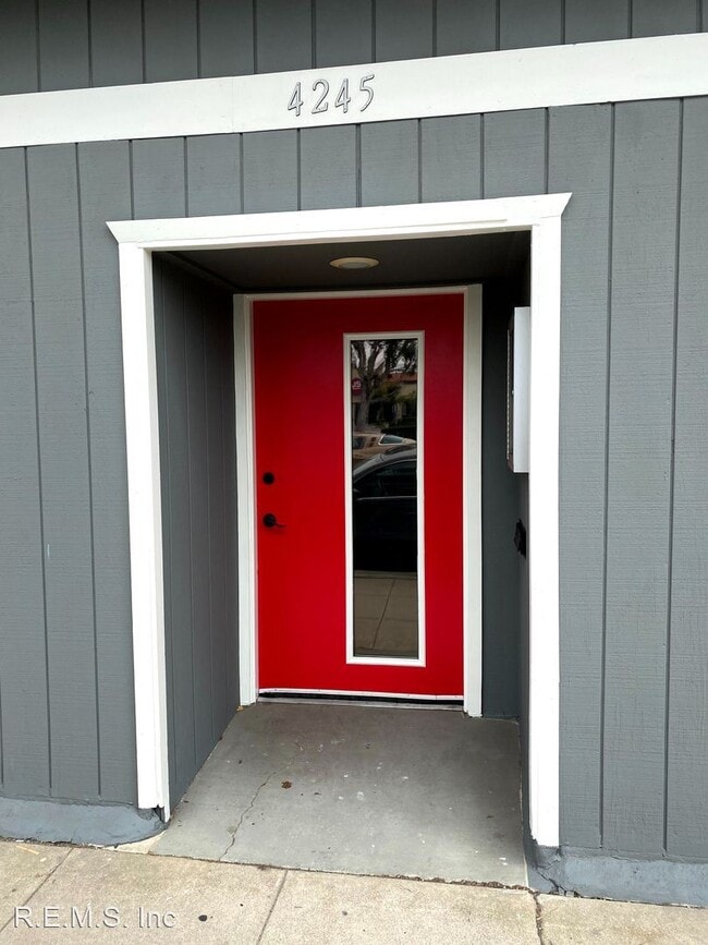 Foto del edificio - 2461 W 208th St