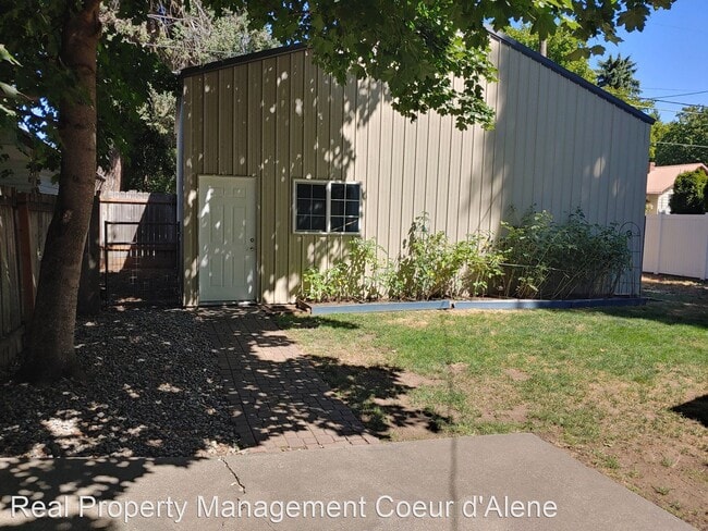 Building Photo - 2 br, 1 bath House - 1613 E CDA AVE