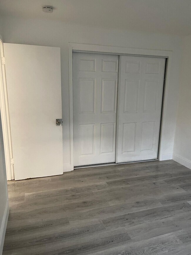 Building Photo - 1245 W 35th St