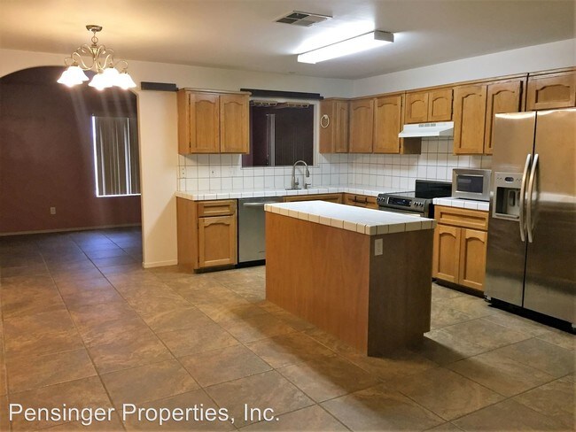 Foto del edificio - 12204 Kingfisher Ave