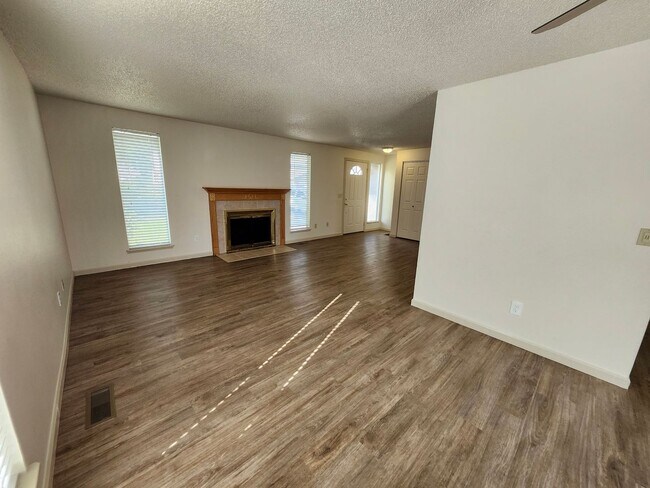 Foto del edificio - MOVE-IN SPECIAL: Spacious 4 Bedroom Home in N. Richland