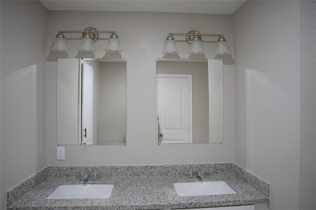 Building Photo - 5002 Blackberry Ln