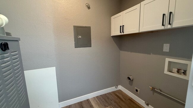 Building Photo - Cozy 2 Bedroom 2 Bath Townhome