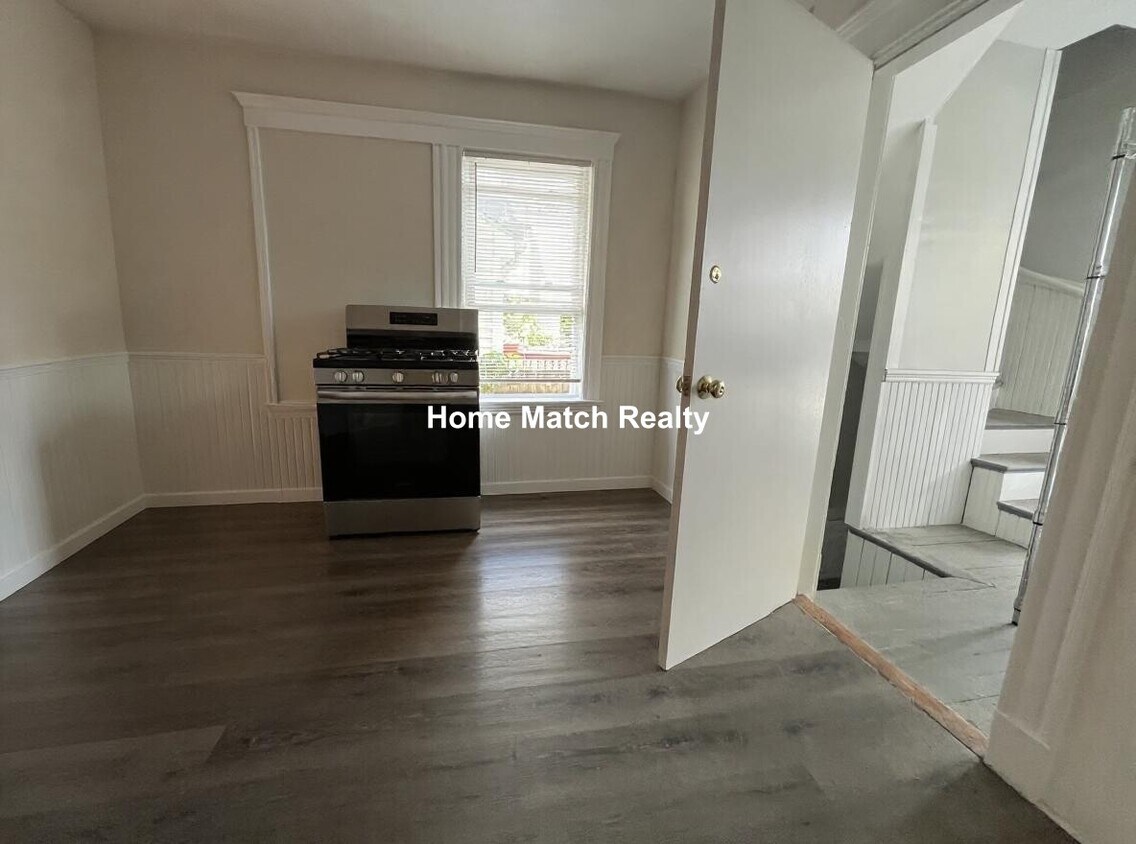Primary Photo - 20 Perry St