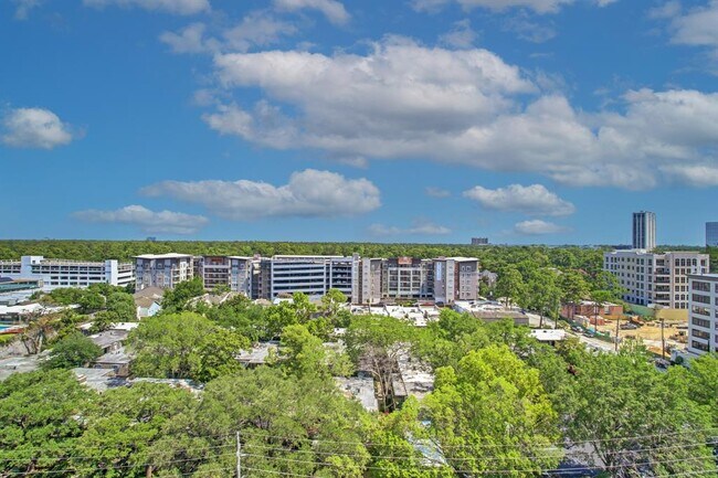 Building Photo - 5001 Woodway Dr