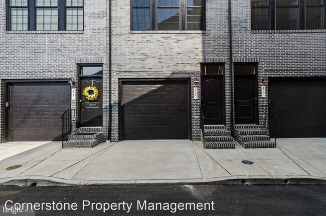 Foto del edificio - 3 br, 3.5 bath House - 15 S Chapel St