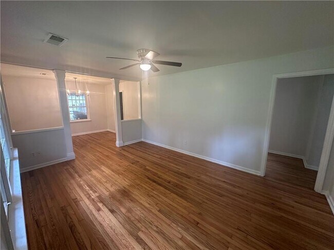 Building Photo - 349 Laquita Dr SE