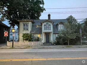 Building Photo - 421 Main St