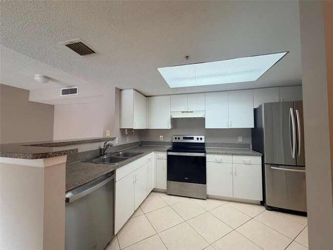 Foto del edificio - 5025 Wiles Rd