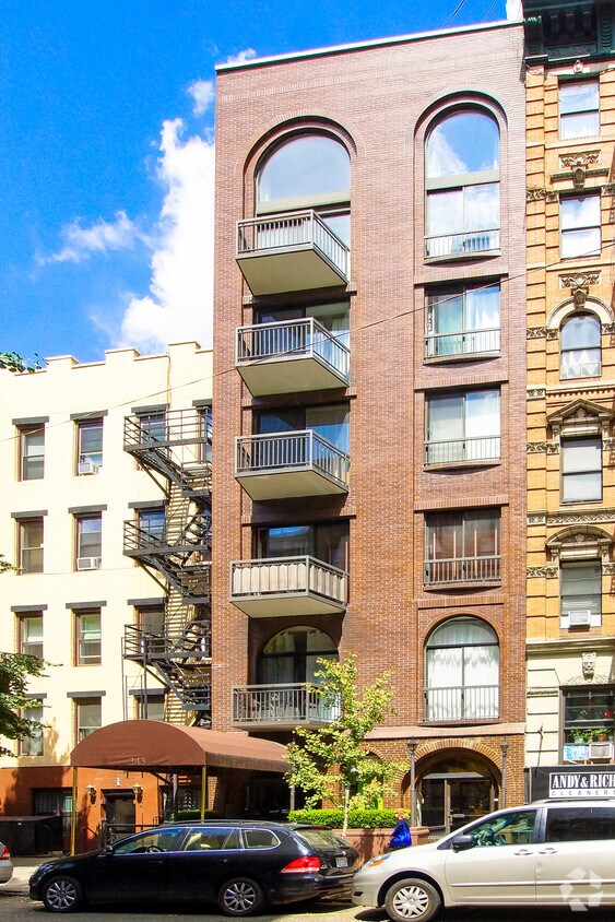 Foto principal - 243 E 77th St