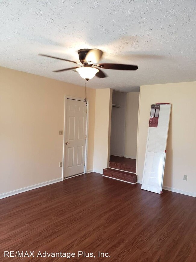 Building Photo - 259 University Dr