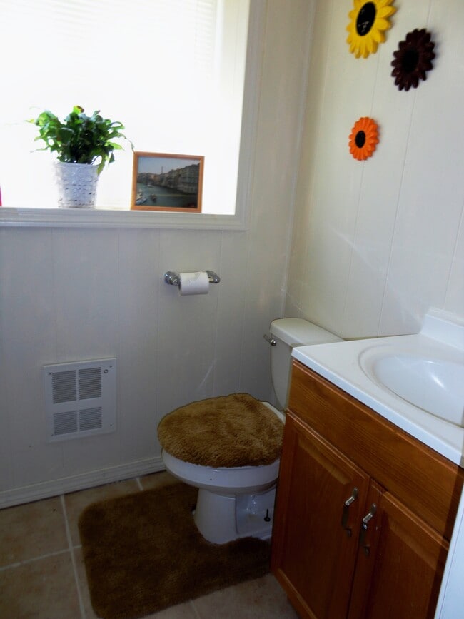 1st floor bathroom - 3 Dubois Dr