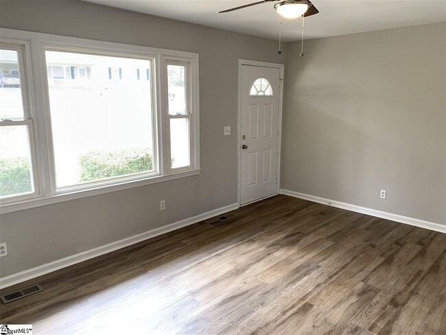 Foto del edificio - 113 Oak Park Dr