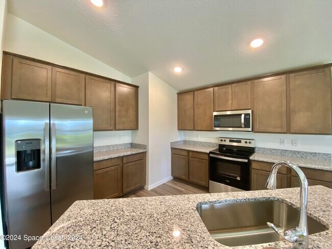 Building Photo - 1018 Dania Cir