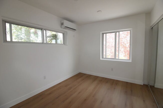 Photo - 9013 Ramsgate Avenue Apartment