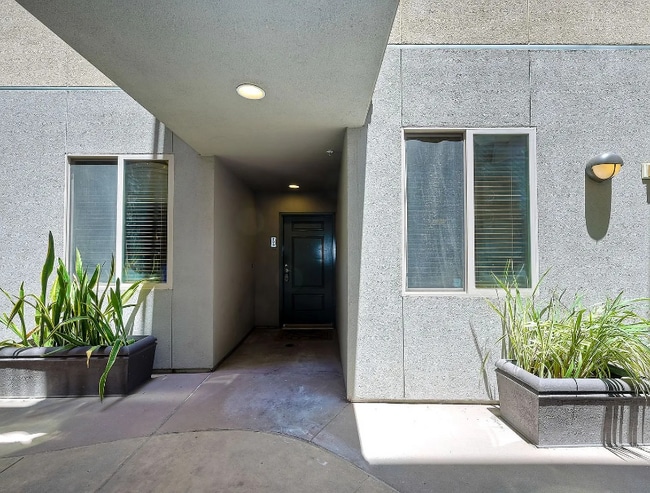 Building Photo - 3857 Pell Pl