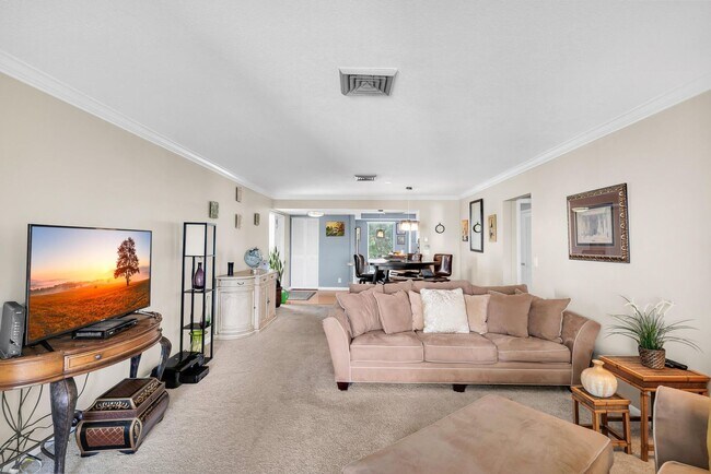 Building Photo - 1723 Embassy Dr