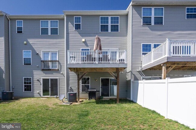 Foto del edificio - 71 Village Green Ln