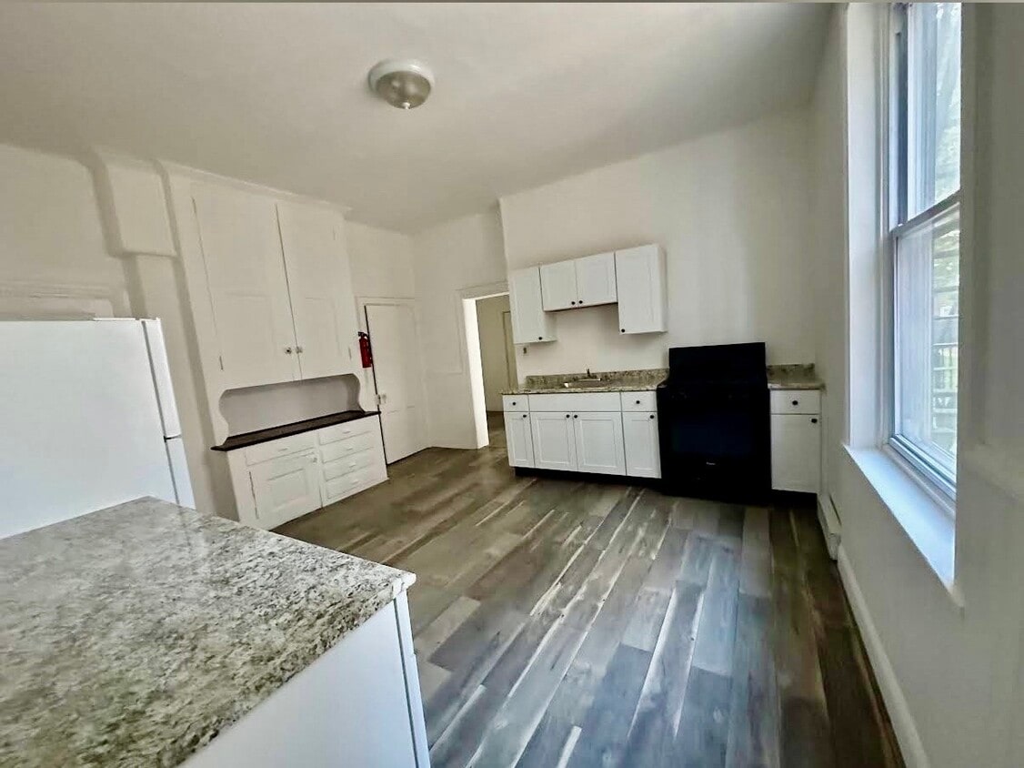 Foto principal - 930 W Main St