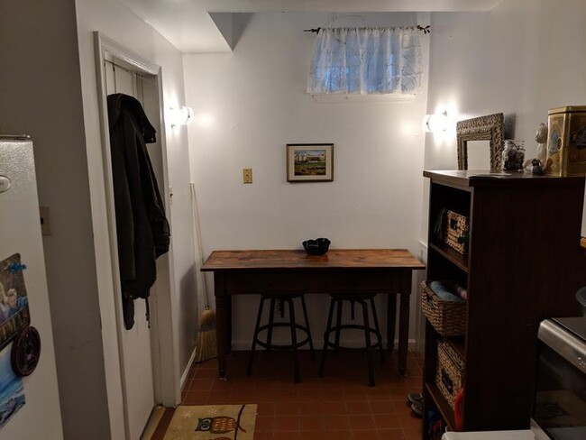 Building Photo - 1 Bed Apartment In Graduate Hospital SW Ce...