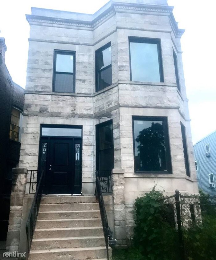 Primary Photo - 3428 W Belden Ave