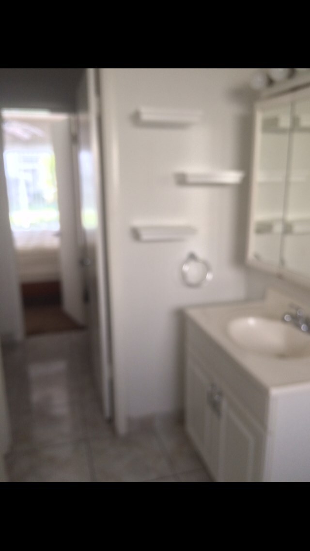 Bathroom , walk in closet, bedroom - 4500 N Flagler Dr