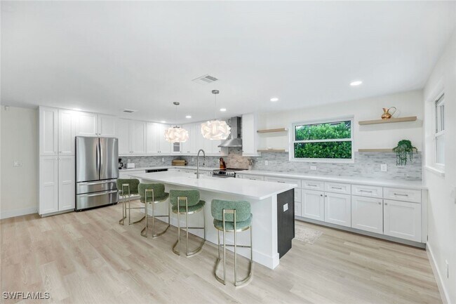 Foto del edificio - 4465 Mariner Rd