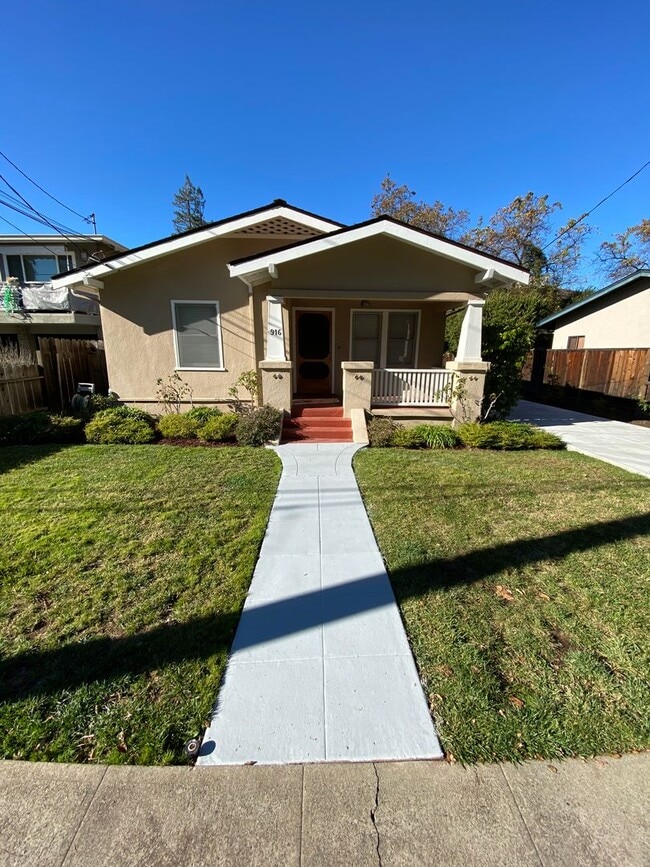 Building Photo - 916 Florence Ln