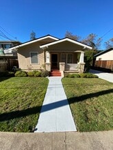 Building Photo - 916 Florence Ln