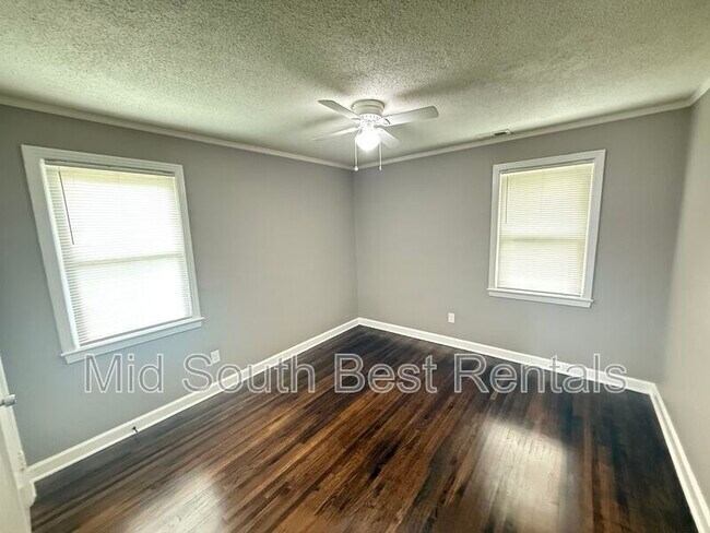 Building Photo - 3124 St Charles Dr