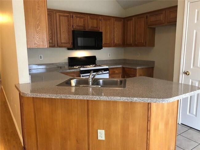 Building Photo - 2507 Thistle Ln
