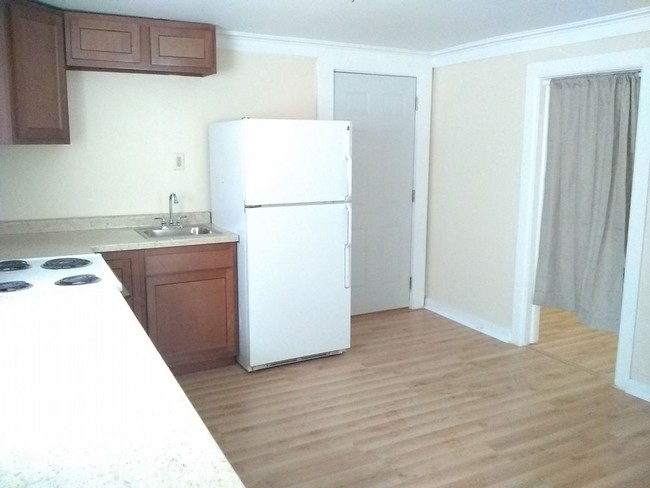 Foto del edificio - 3738A E. Pulaski Ave. - Cute 1 Bedroom Lower