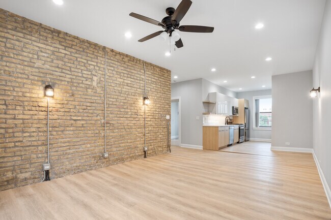 Building Photo - 1318 W Birchwood Ave
