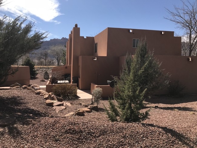 Building Photo - 3306 Fairway Loop