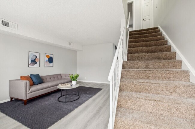 Foto del edificio - 600 Whispering Hills Dr