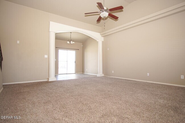 Foto del edificio - 12945 Hueco Hill Dr