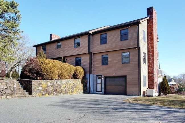 Building Photo - 174 Acapesket Rd