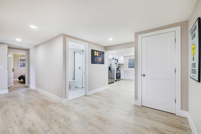 Building Photo - Englewood Padsplit Co-living Affordable Ho...