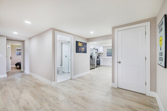 Foto del edificio - Englewood Padsplit Co-living Affordable Ho...