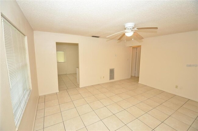 Building Photo - 1432 E Fern Rd
